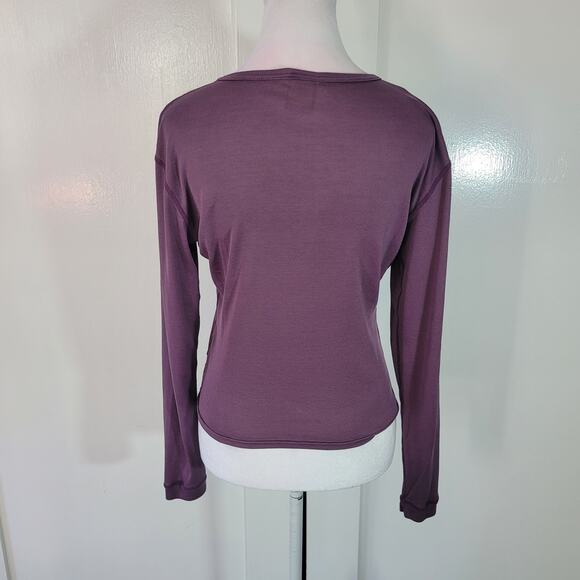 Patagonia Capilene Size M	Lightweight Layer Purple Long Sleeve Top Activewear - Picture 3 of 8